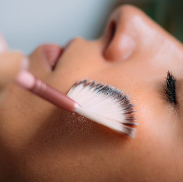 9 Natural Ways to Tighten and Lift Sagging Skin—No Spa Required